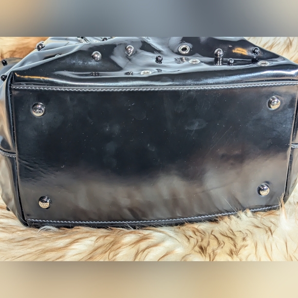 TOD'S Patent Leather Studded handbag. - Picture 6 of 12